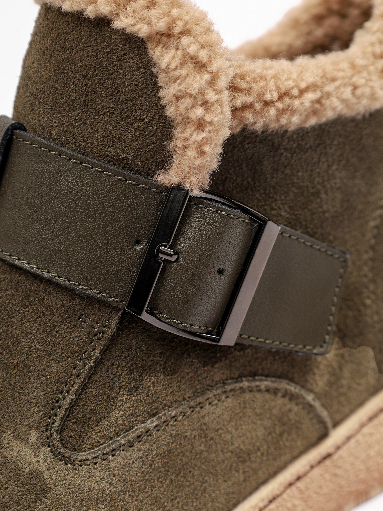 Ботинки цвета хаки с ремешком на низкой платформе